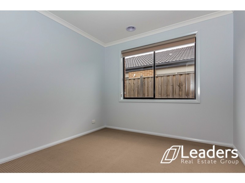 15 Ayrshire Way, Clyde North VIC 3978