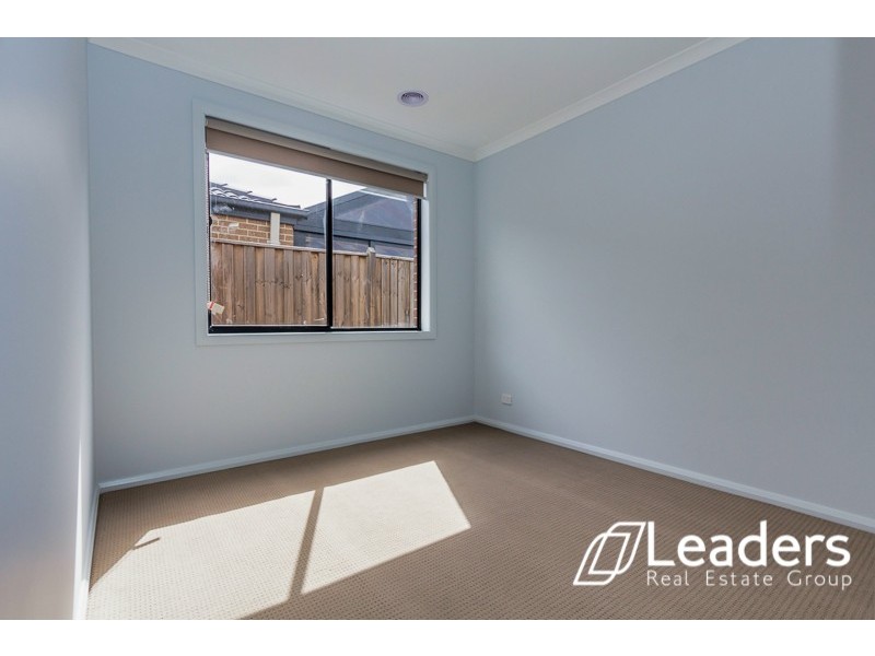 15 Ayrshire Way, Clyde North VIC 3978