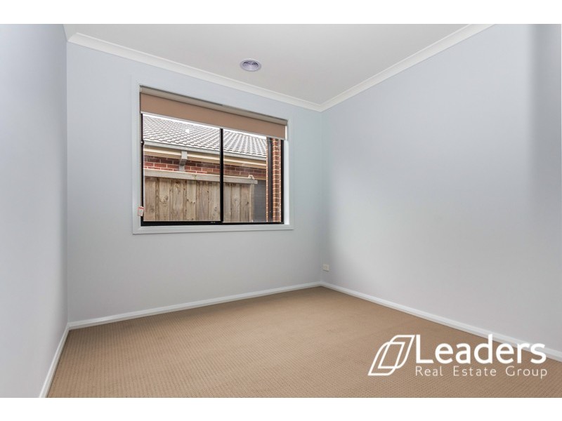 15 Ayrshire Way, Clyde North VIC 3978