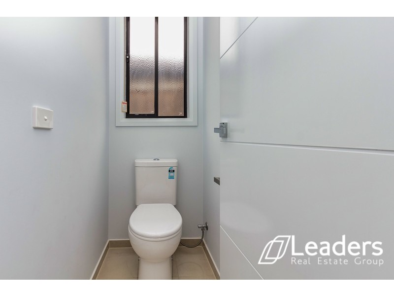 15 Ayrshire Way, Clyde North VIC 3978