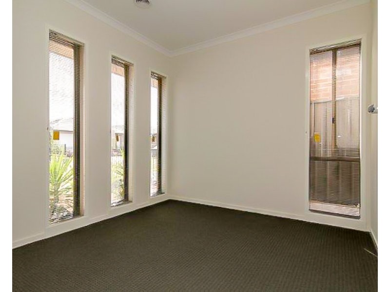 11 Snowsill Circuit, Point Cook VIC 3030