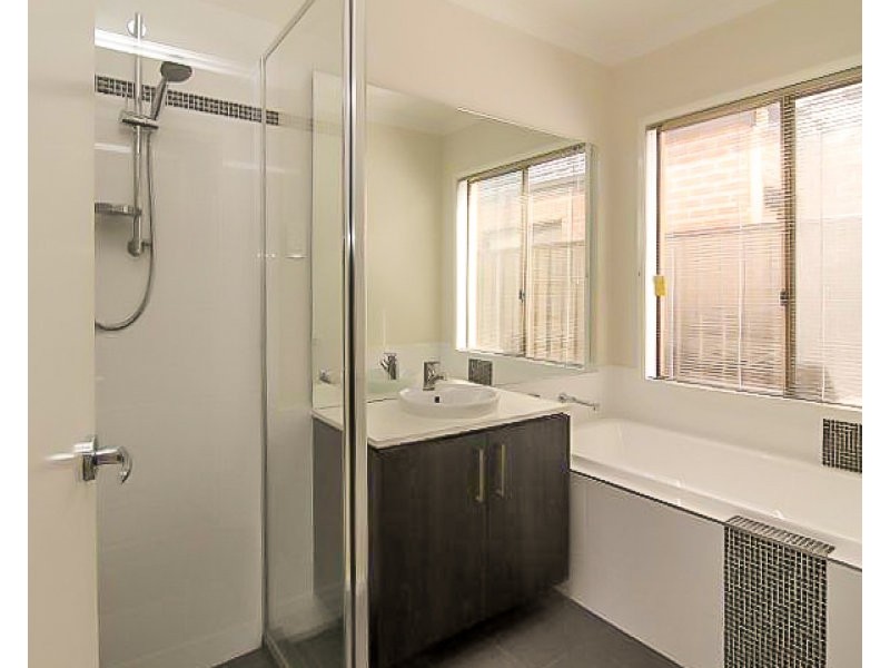 11 Snowsill Circuit, Point Cook VIC 3030