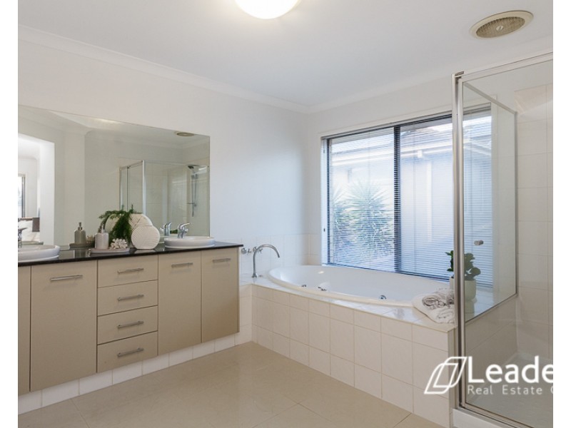 7 Water Stone Cove, Sanctuary Lakes VIC 3030