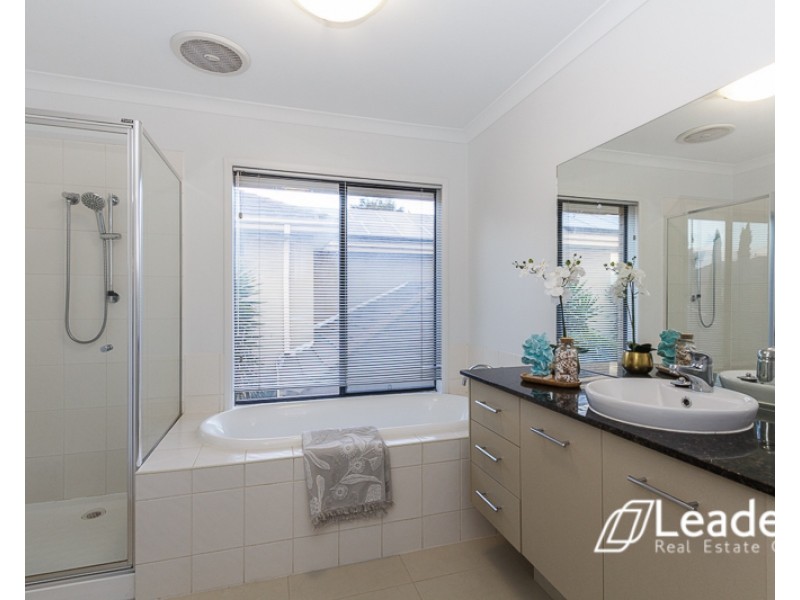 7 Water Stone Cove, Sanctuary Lakes VIC 3030