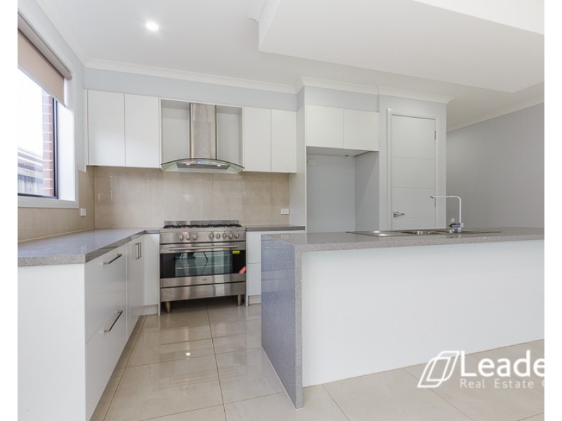 15 Ayrshire Way, Clyde North VIC 3978