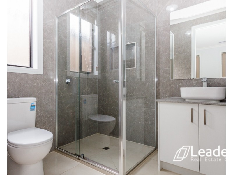 15 Ayrshire Way, Clyde North VIC 3978