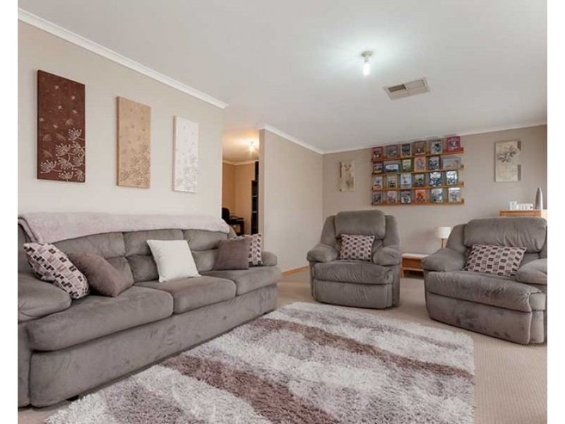 16 LONGTOWN COURT, Craigieburn VIC 3064