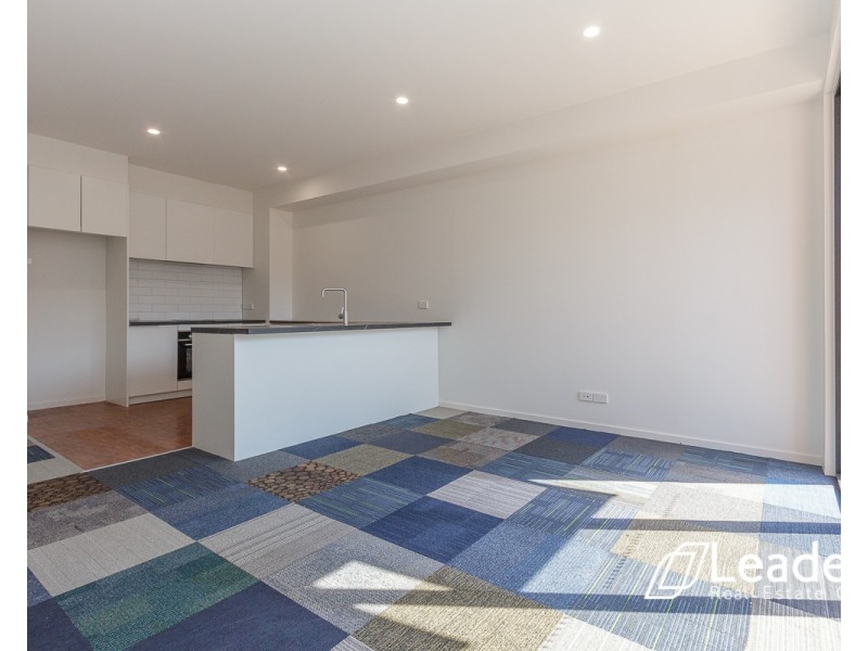 2/18 NORTH CRESCENT, Heidelberg West VIC 3081