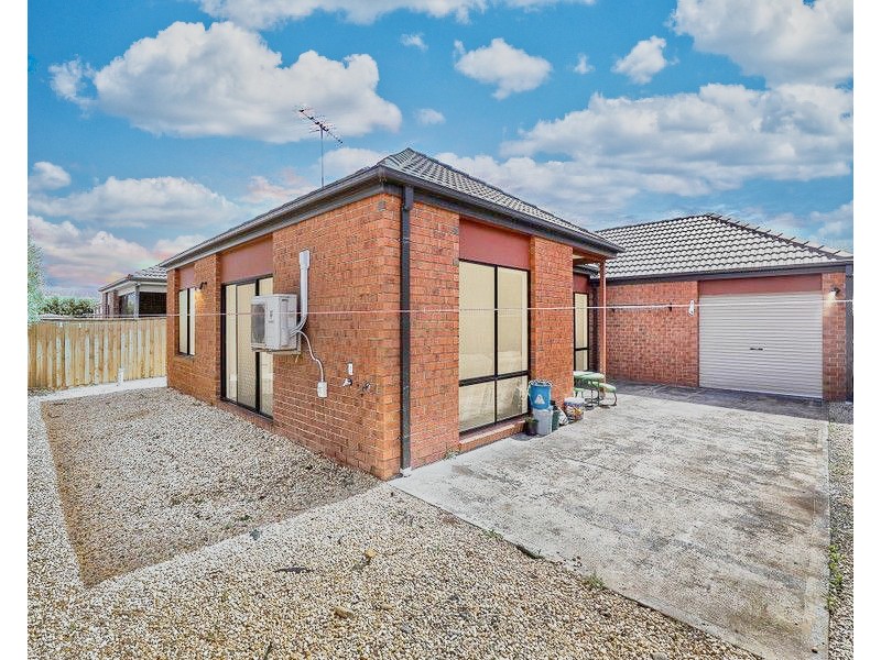 8 GEORGETOWN WAY, Officer VIC 3809