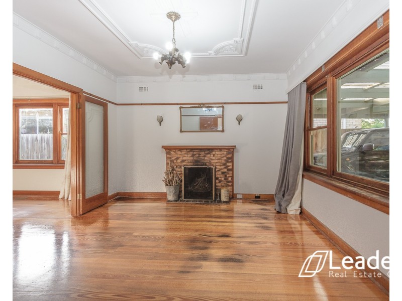 8 BURNS AVENUE, Murrumbeena VIC 3163