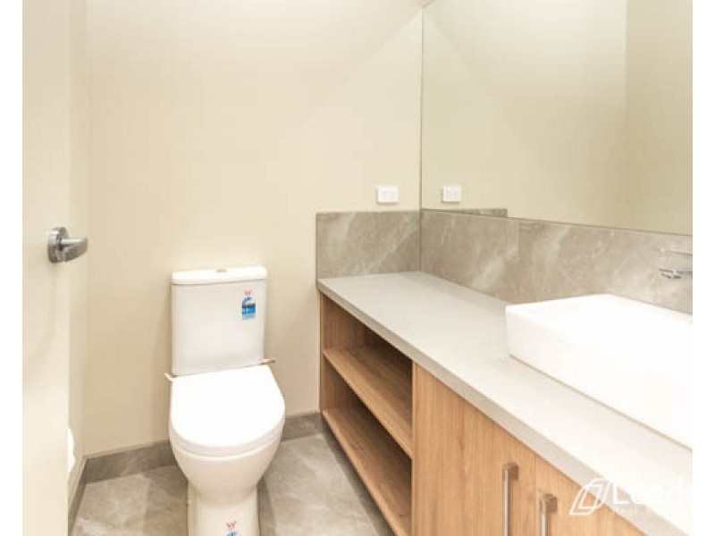 1/4 BOX AVENUE, Forest Hill VIC 3131