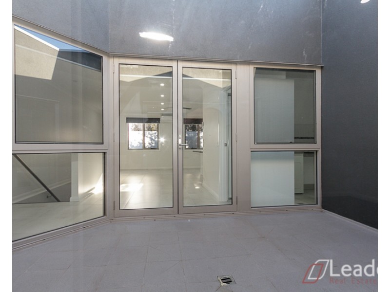 2/51 Wadham Parade, Mount Waverley VIC 3149