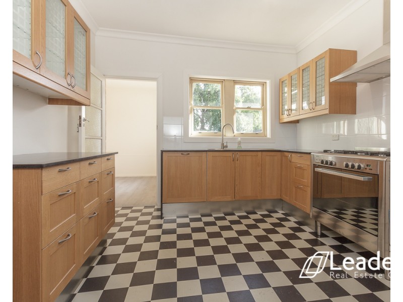 8 BURNS AVENUE, Murrumbeena VIC 3163