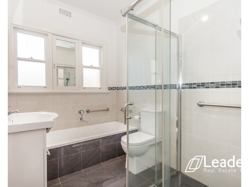 8 BURNS AVENUE, Murrumbeena VIC 3163