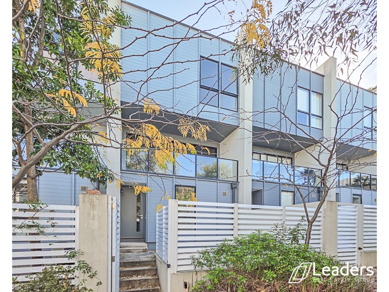 10 TEA TREE LANE, Burwood VIC 3125
