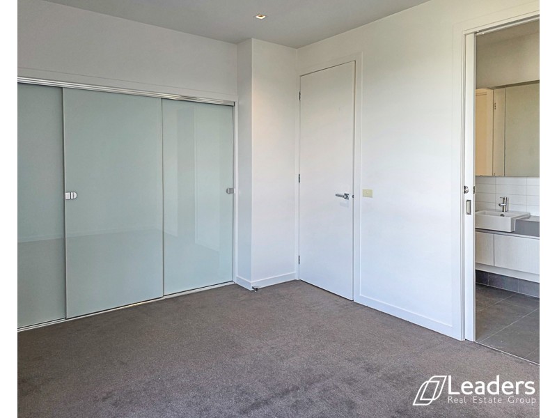 10 TEA TREE LANE, Burwood VIC 3125