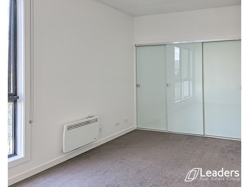 10 TEA TREE LANE, Burwood VIC 3125