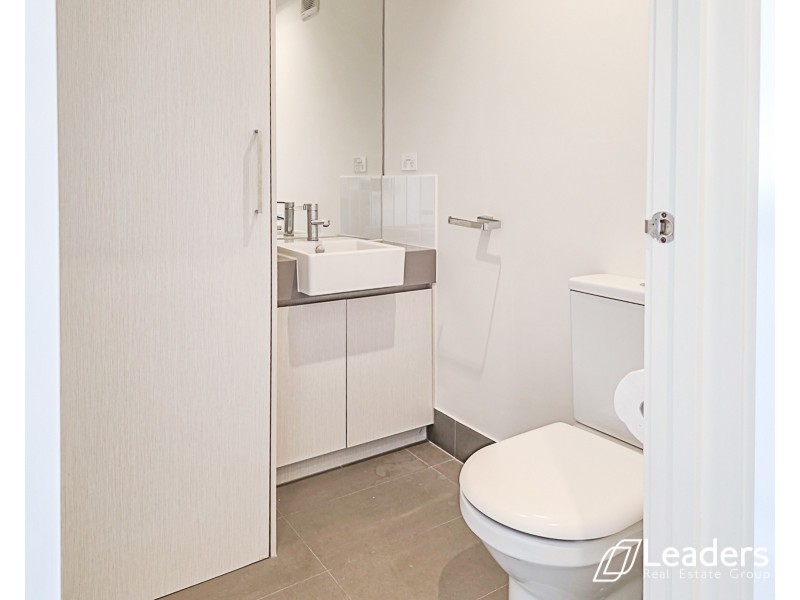 10 TEA TREE LANE, Burwood VIC 3125