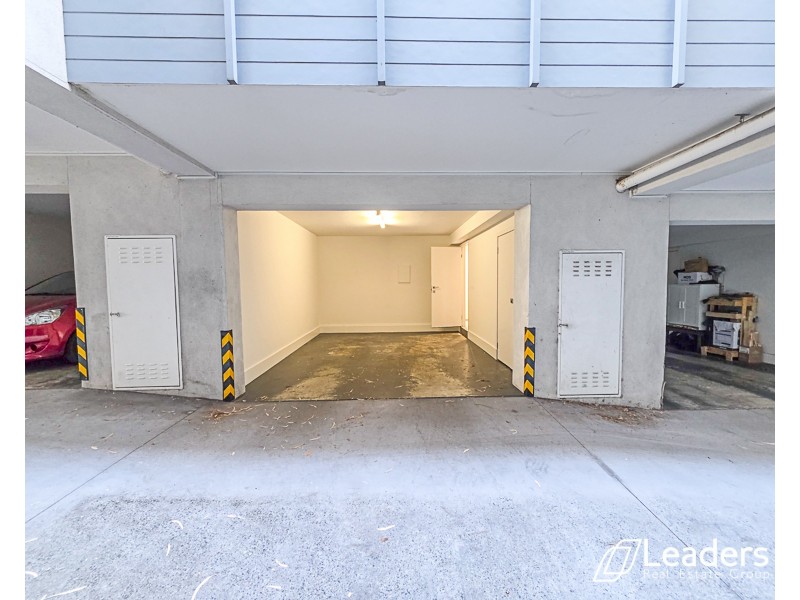 10 TEA TREE LANE, Burwood VIC 3125