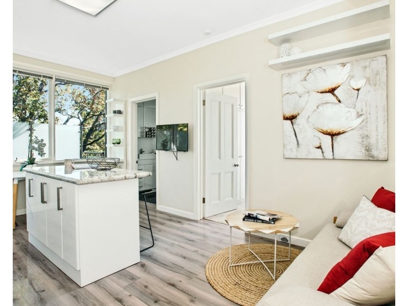 11/4 Lambert Road, Toorak VIC 3142