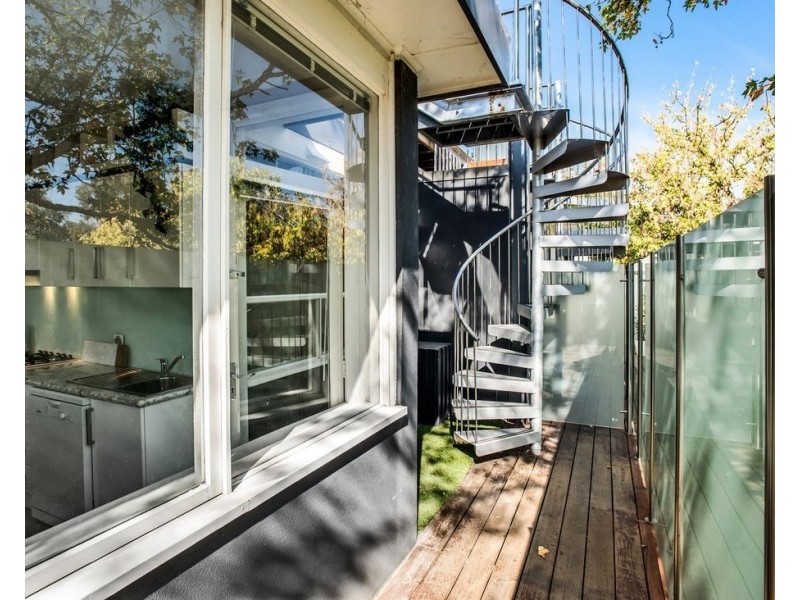 11/4 Lambert Road, Toorak VIC 3142