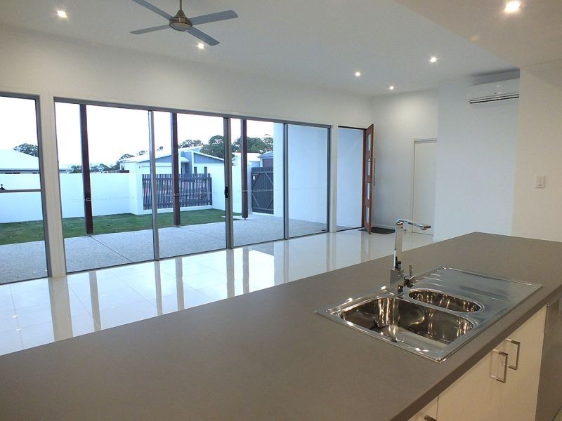 Unit 2/2 corner of Deepwater Close and Birdwing Avenue, Bli Bli QLD 4560