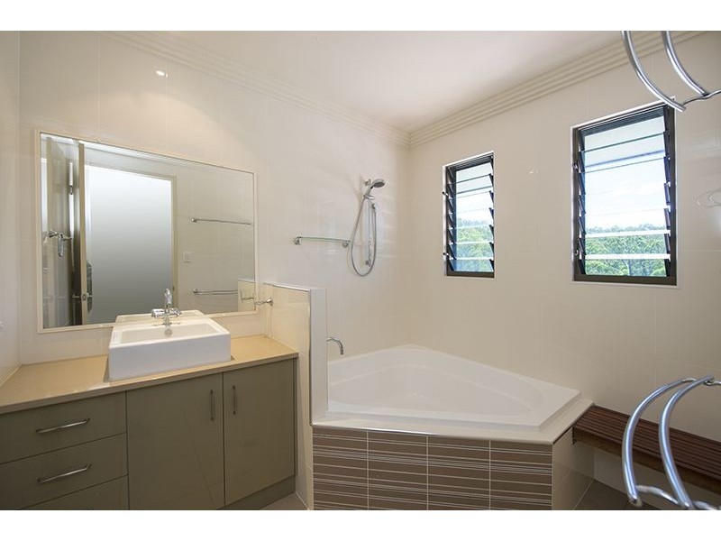 66 Luana Crescent, Burua QLD 4680