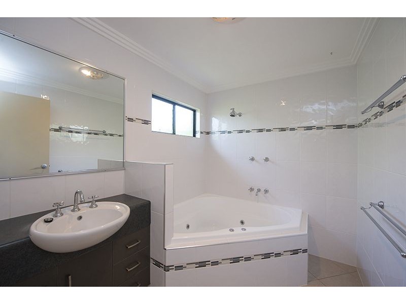 15 Reinaerhoff Crescent, Glen Eden QLD 4680