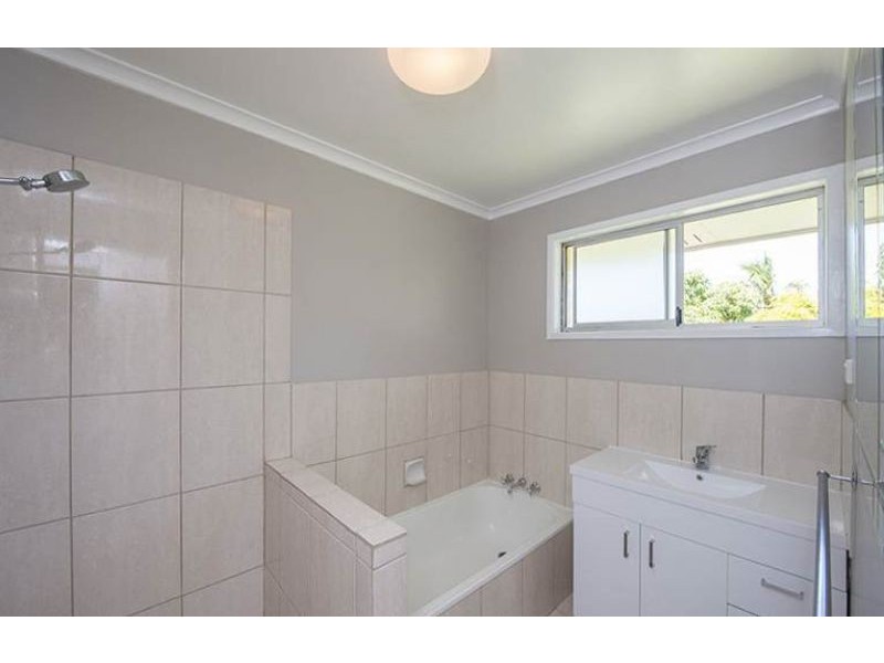 34 Jupiter Street, Telina QLD 4680