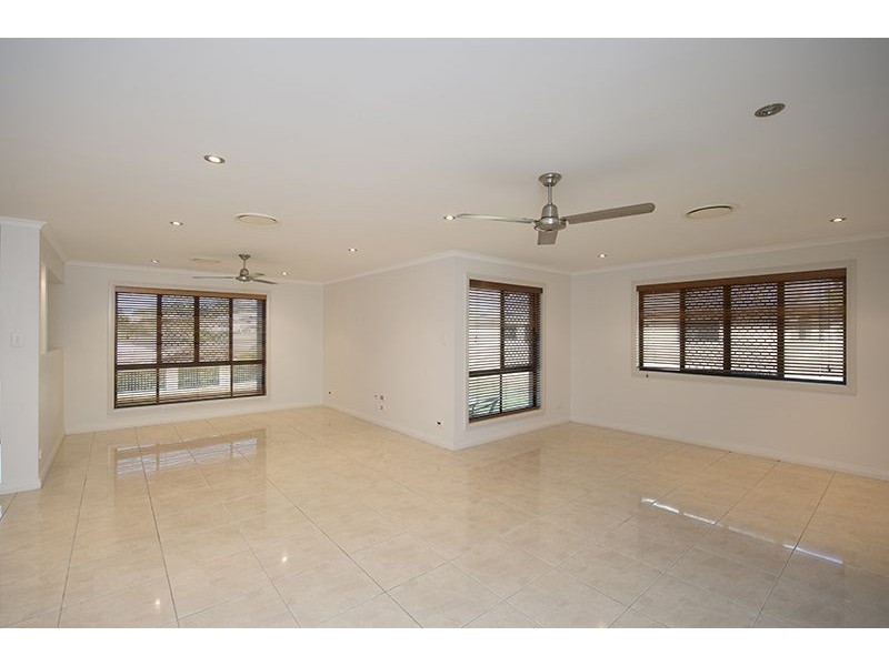 5 Billabong Drive, Glen Eden QLD 4680