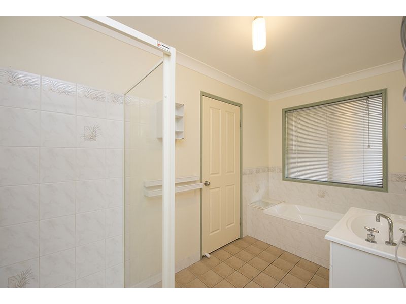 4 Ashbrook Court, New Auckland QLD 4680