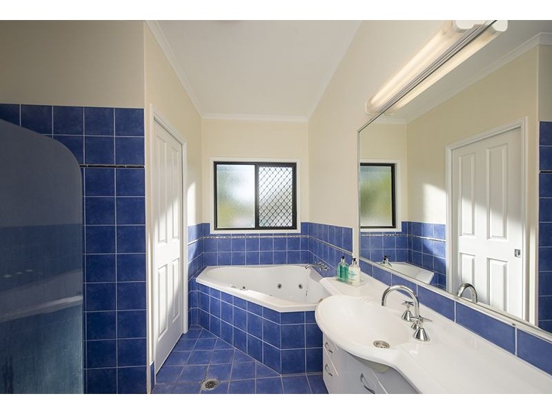 17 Katrina Boulevard, New Auckland QLD 4680