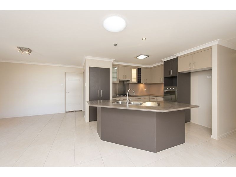 11 Julius Crescent, Clinton QLD 4680