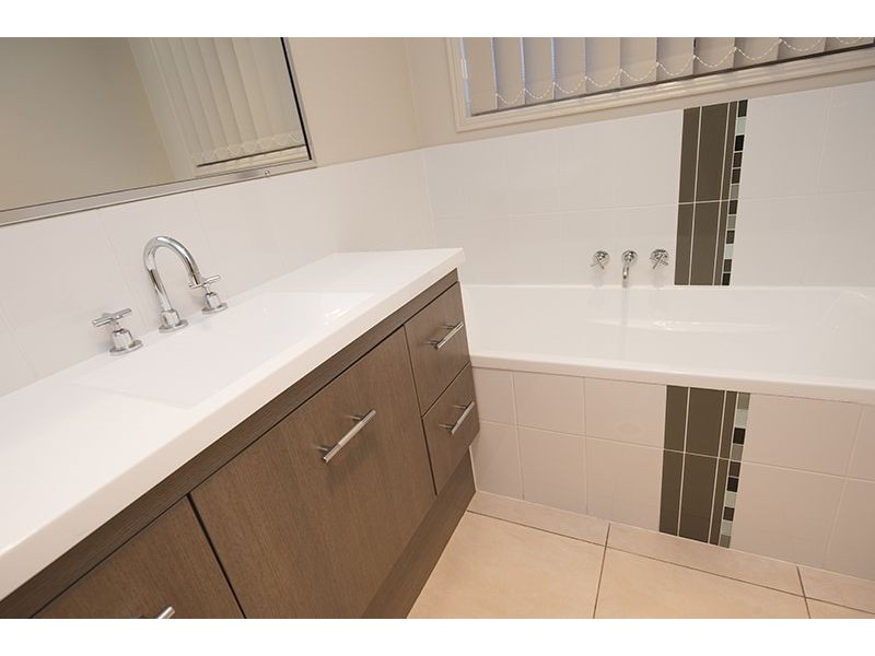 11 Julius Crescent, Clinton QLD 4680