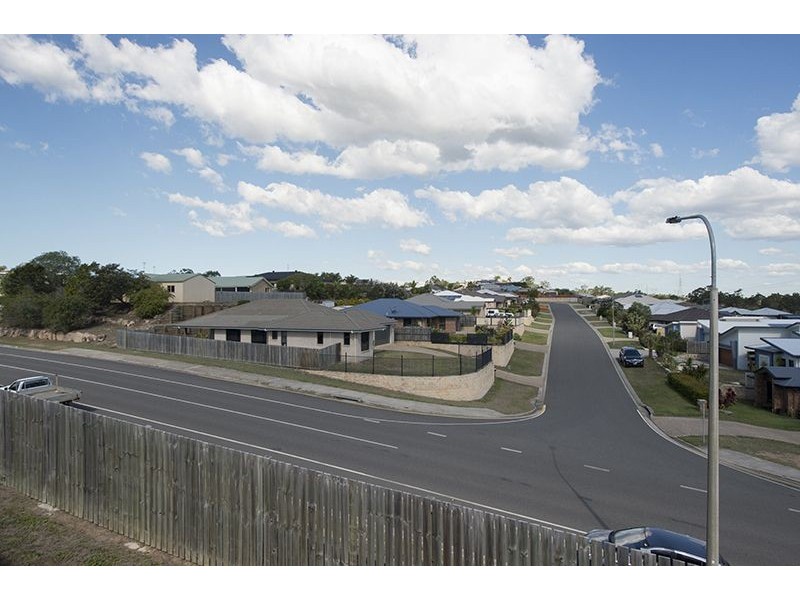 11 Julius Crescent, Clinton QLD 4680