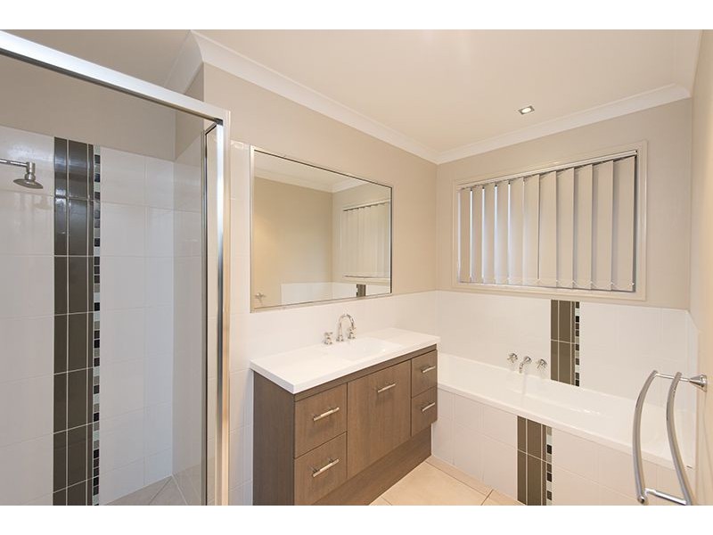 11 Julius Crescent, Clinton QLD 4680