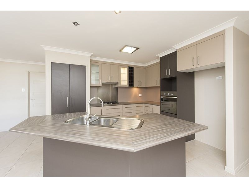 11 Julius Crescent, Clinton QLD 4680
