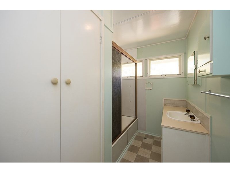 6 Carron Street, West Gladstone QLD 4680