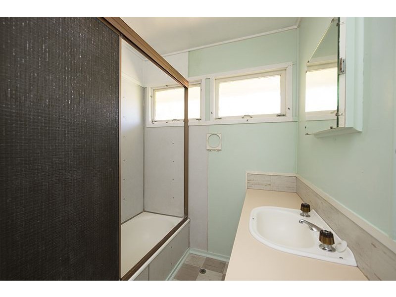 6 Carron Street, West Gladstone QLD 4680