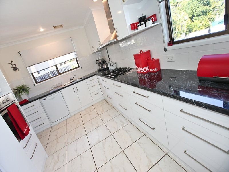 1 St Clements Close, Telina QLD 4680