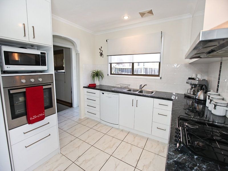 1 St Clements Close, Telina QLD 4680
