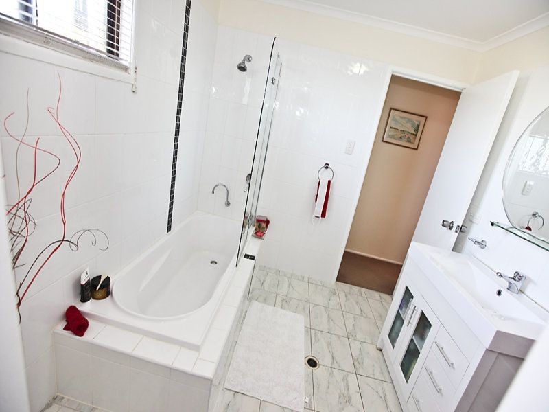 1 St Clements Close, Telina QLD 4680