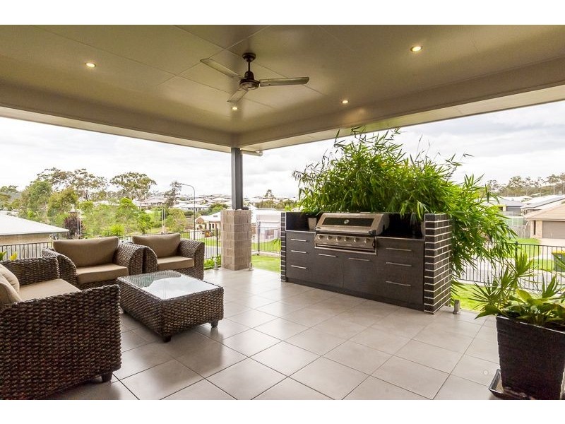 12 GRASSTREE CRESCENT, Kirkwood QLD 4680