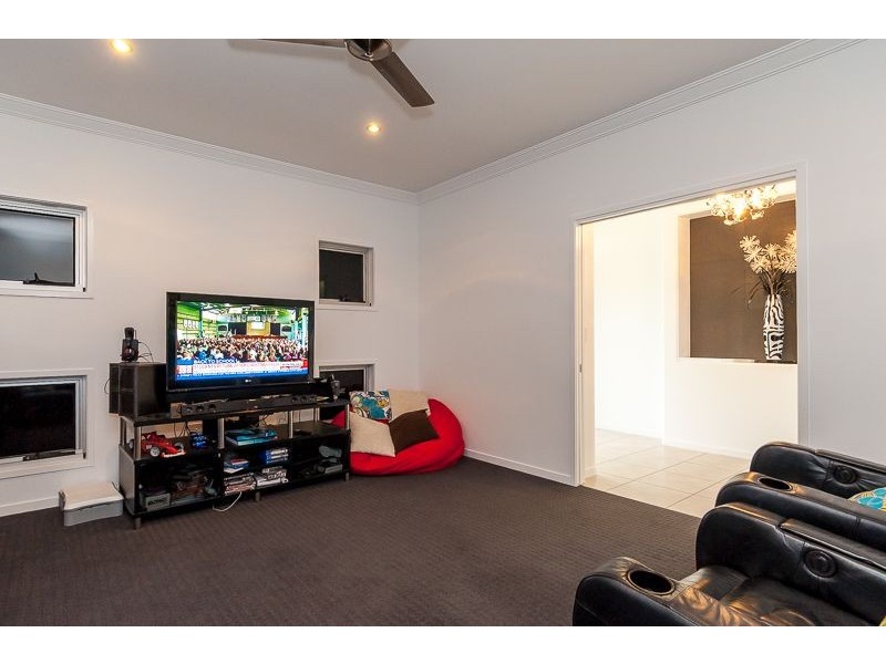 12 GRASSTREE CRESCENT, Kirkwood QLD 4680