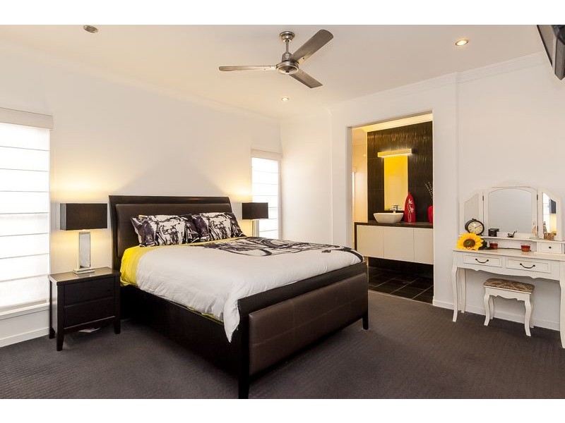 12 GRASSTREE CRESCENT, Kirkwood QLD 4680