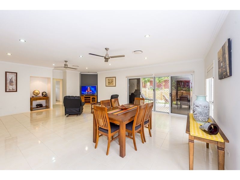 6 Grasstree Crescent, Kirkwood QLD 4680
