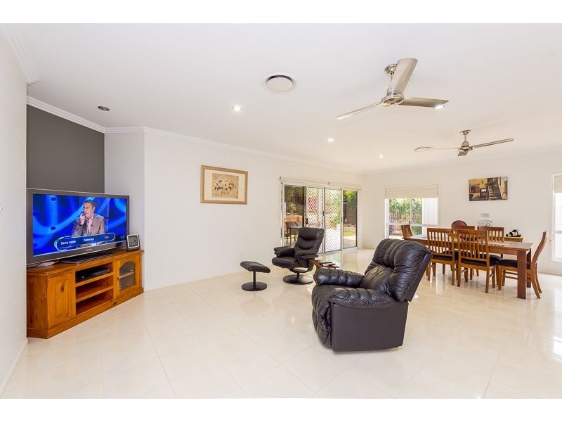 6 Grasstree Crescent, Kirkwood QLD 4680