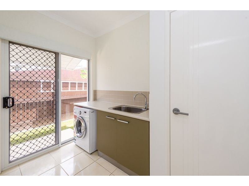 6 Grasstree Crescent, Kirkwood QLD 4680