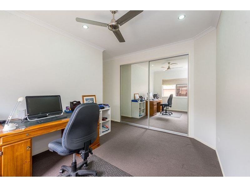 6 Grasstree Crescent, Kirkwood QLD 4680