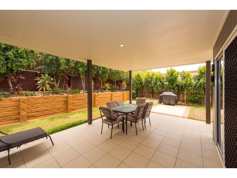 6 Grasstree Crescent, Kirkwood QLD 4680